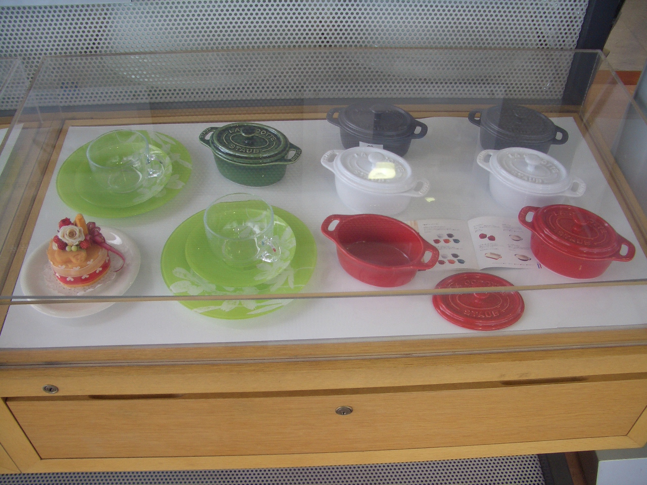 ショーケースの模様替え