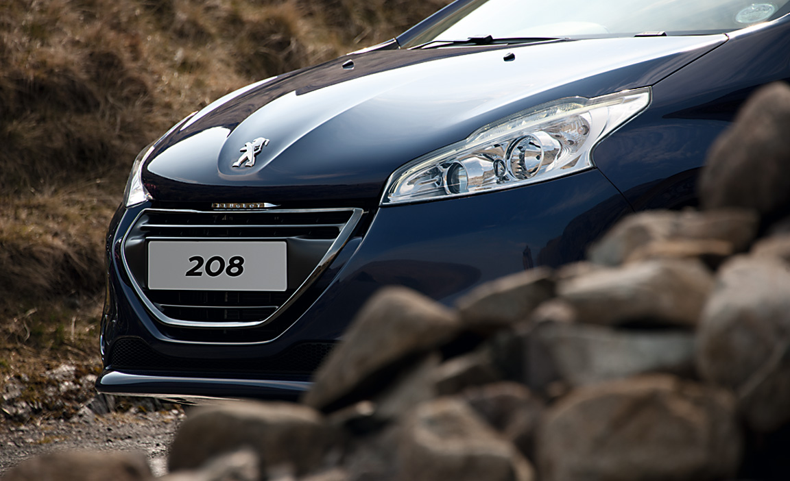 PEUGEOT 208 デビュー