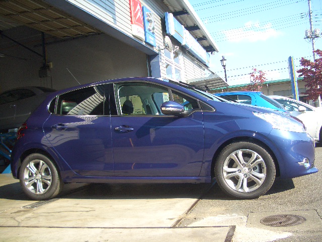 PEUGEOT 208  試乗車・１１月３・４日デビューフェアー
