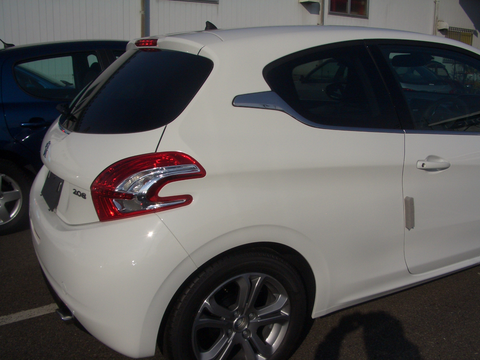 速報　208Allure入荷