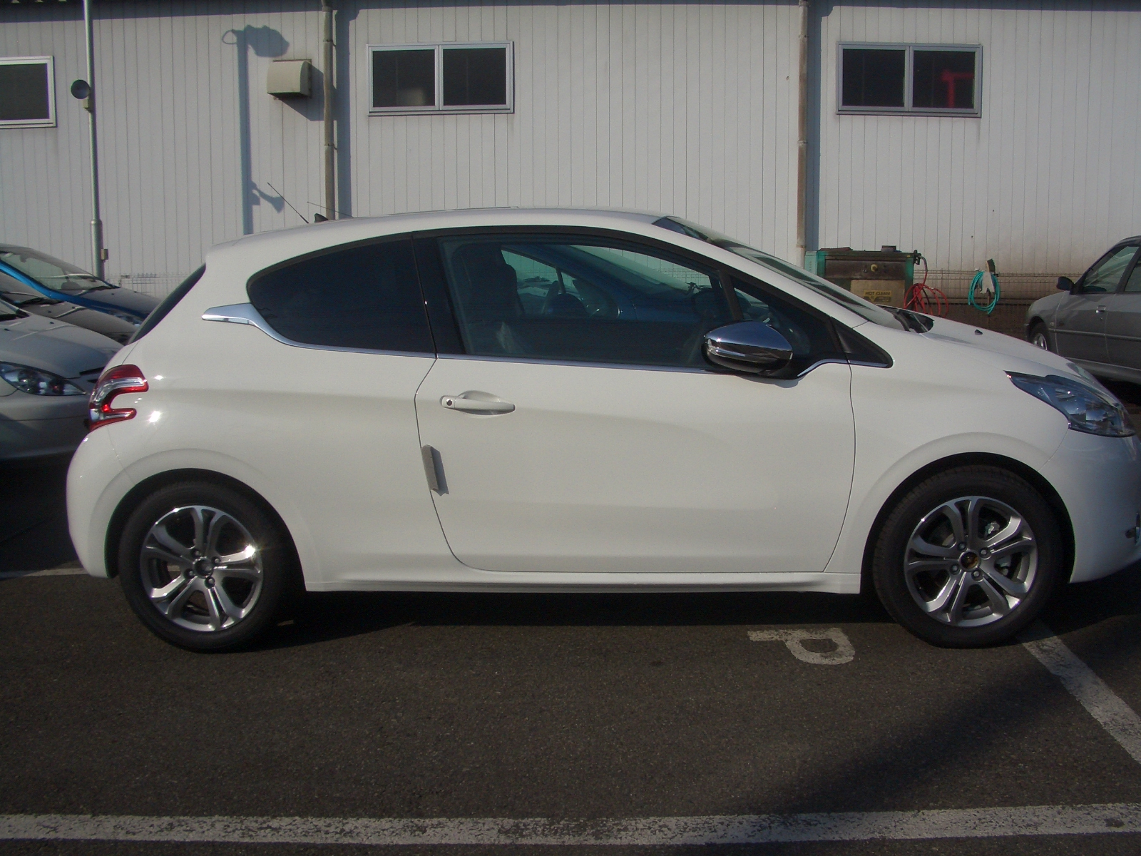 速報　208Allure入荷