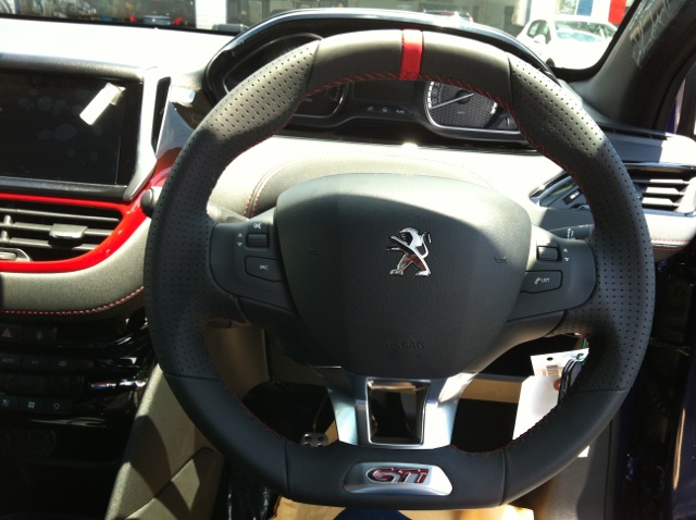 208GTi  到着　！