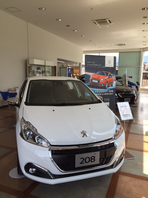 プジョー甲府　ショールーム展示車入れ替え！