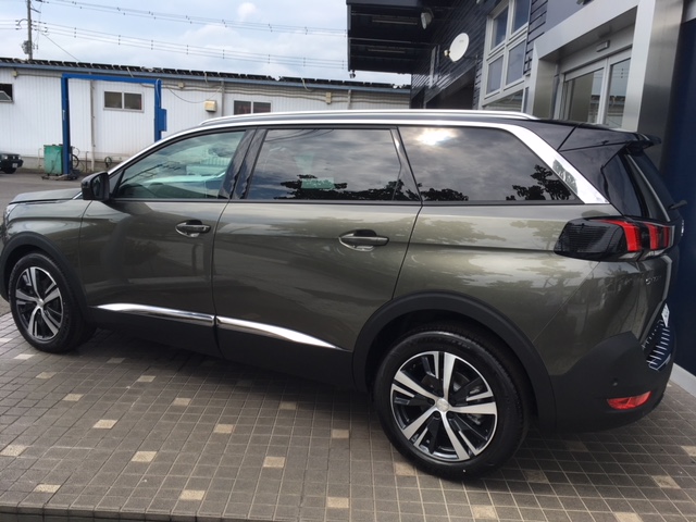 【新型】5008SUVデビュー＆カタログ入荷！