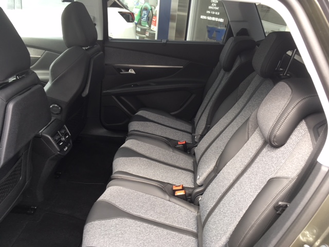 【新型】5008SUVデビュー＆カタログ入荷！